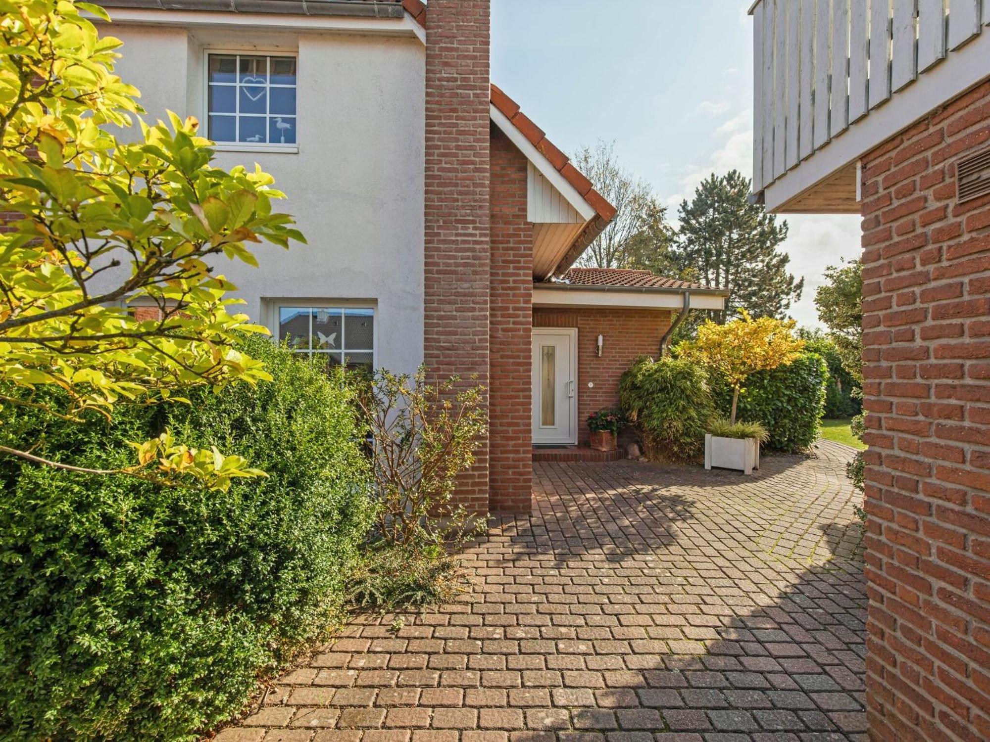 Enticing Holiday Home In Oldenburg With Garden Near Sea Dannau Exterior photo