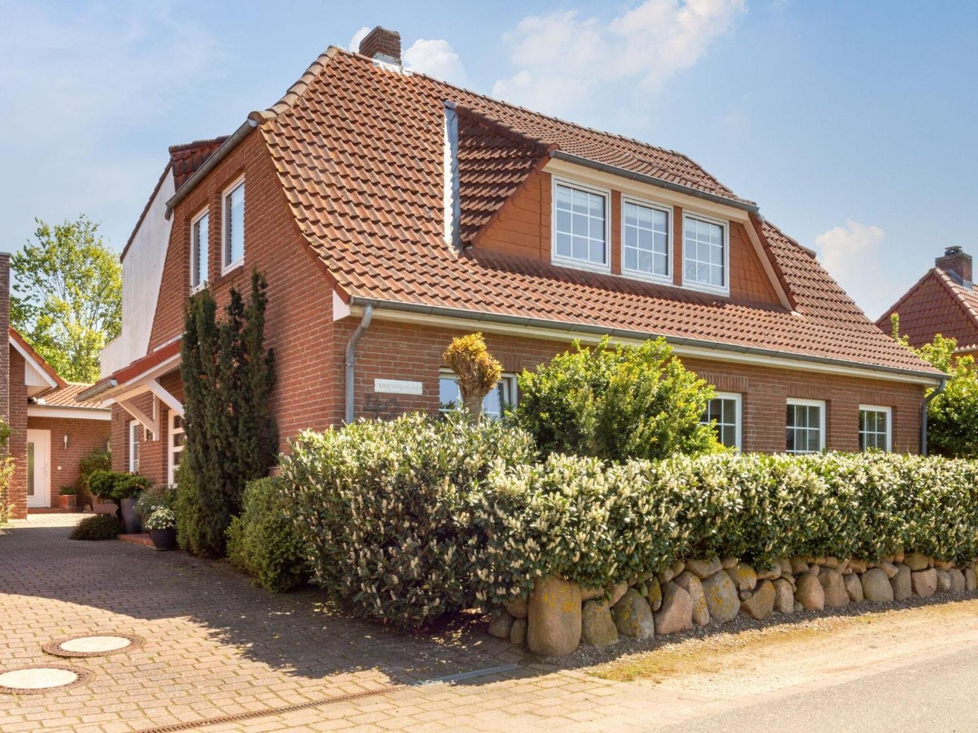 Enticing Holiday Home In Oldenburg With Garden Near Sea Dannau Exterior photo